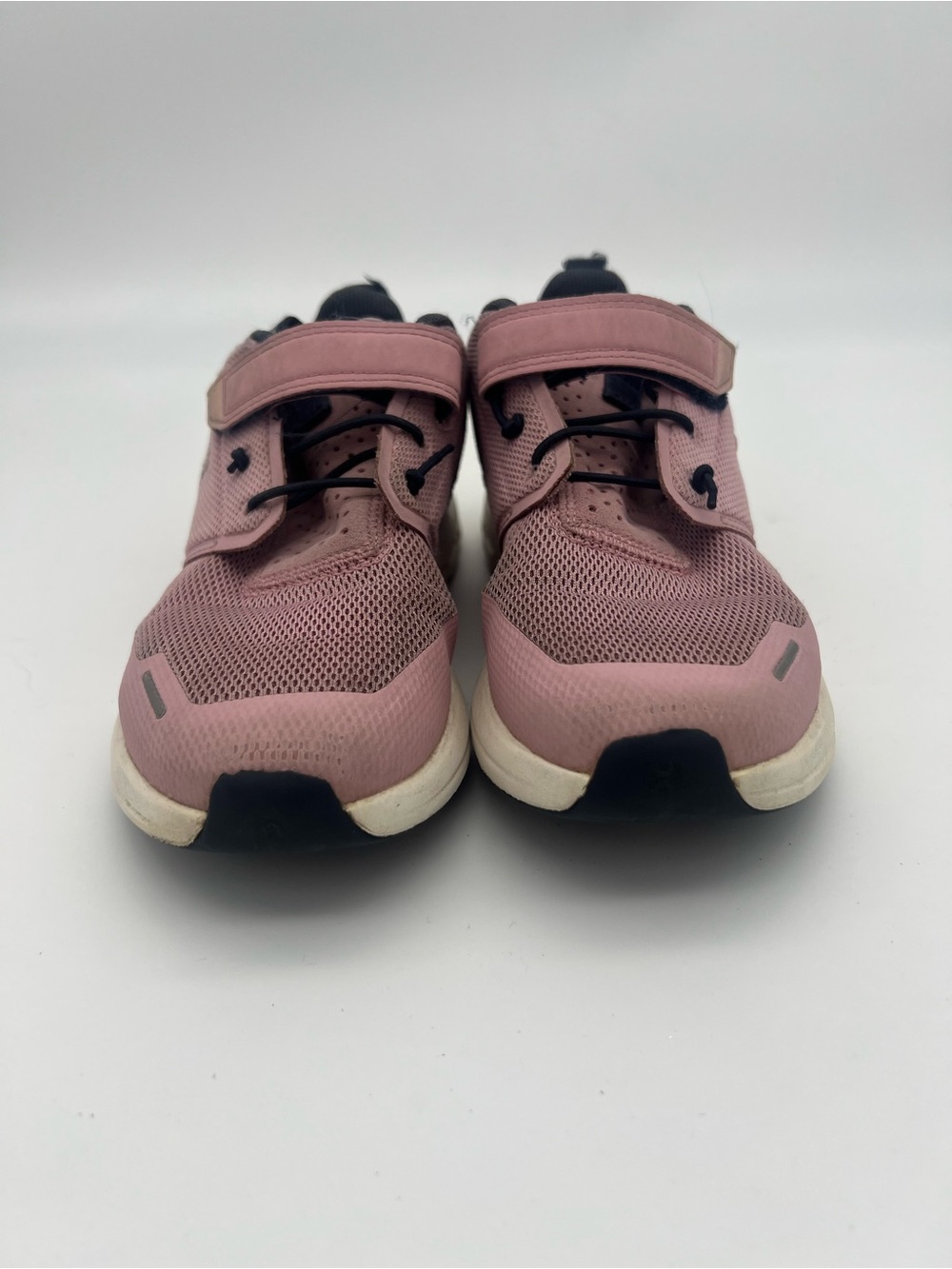 On Running Kids size 1 cloud play Pink Athletic Shoes no tie girls sneakers - Picture 5 of 10
